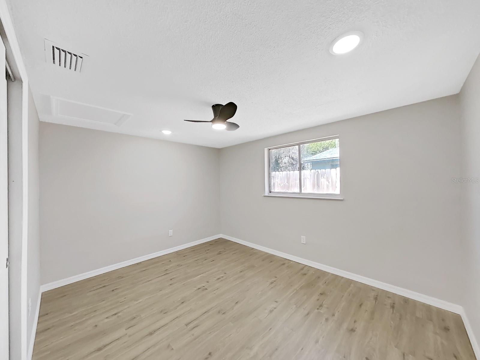 10404 HERSHEY RD #A, THONOTOSASSA, FL, 33592