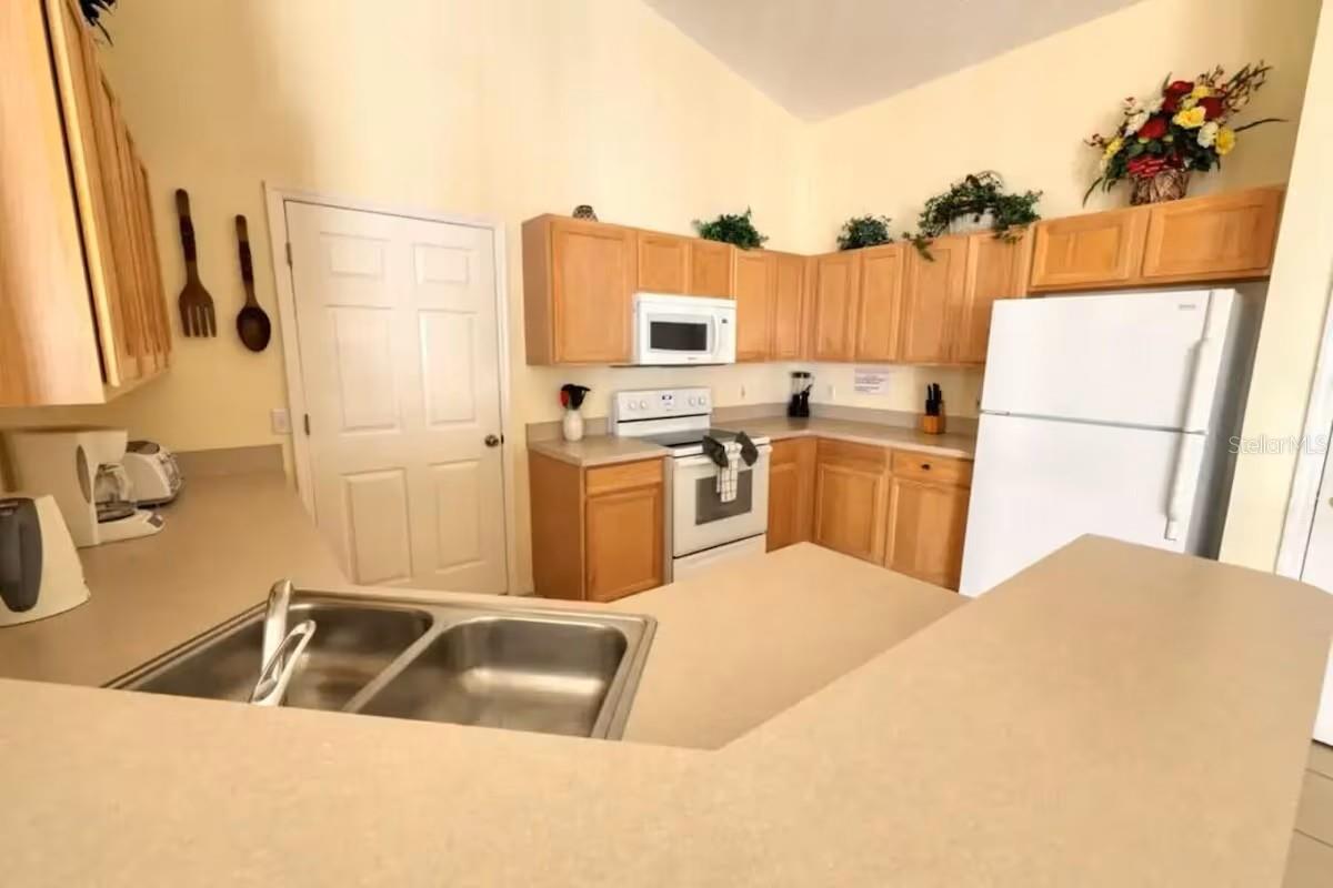 1047 CLEAR CREEK CIR, CLERMONT, FL, 34714