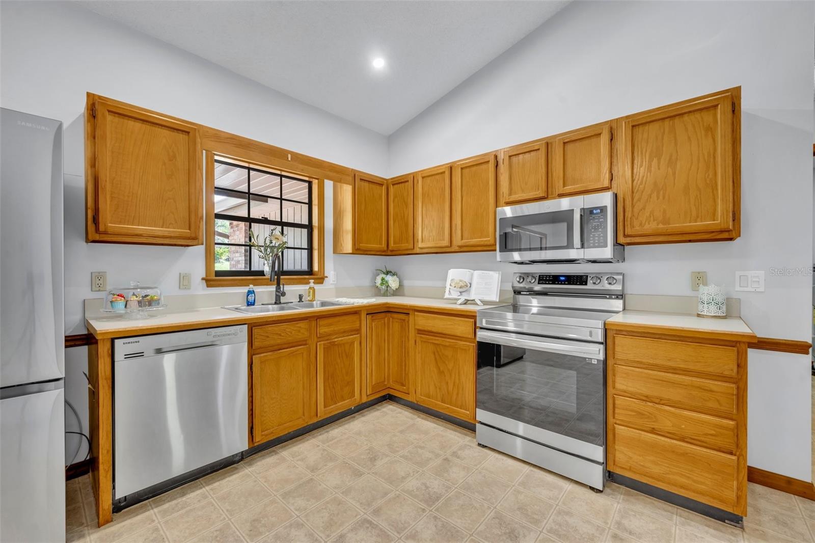 715 OAK TER, ORANGE CITY, FL, 32763