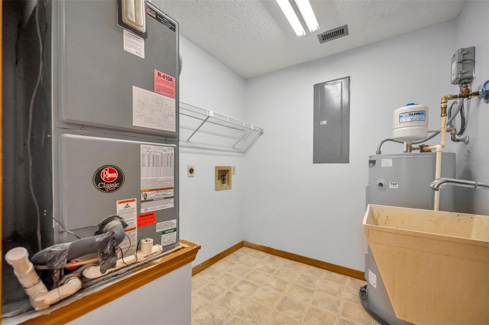 715 OAK TER, ORANGE CITY, FL, 32763