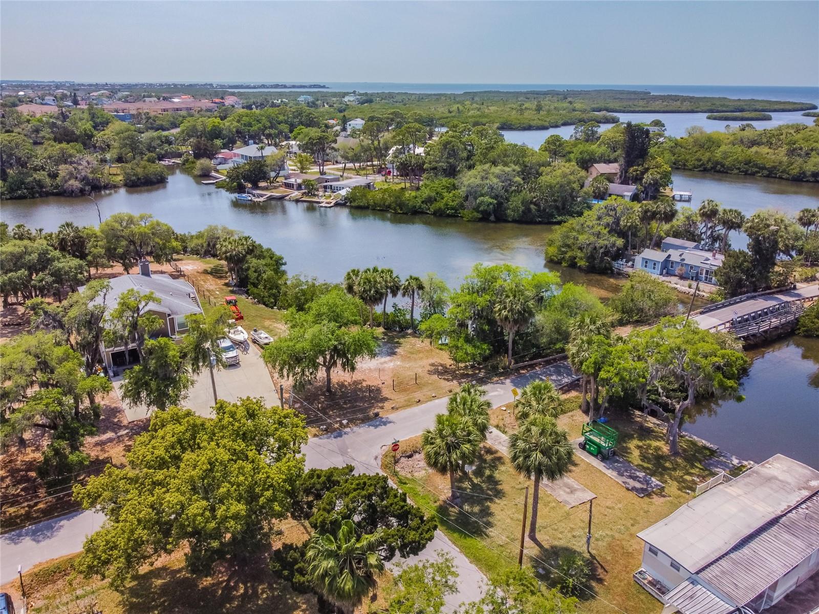6825 EDGEWATER DR, NEW PORT RICHEY, FL, 34652