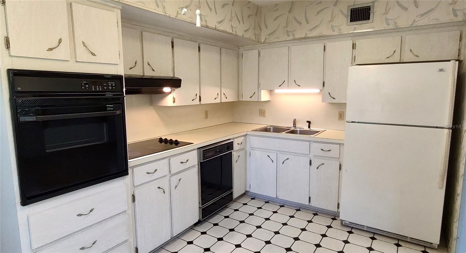 2402 ECUADORIAN WAY #20, CLEARWATER, FL, 33763