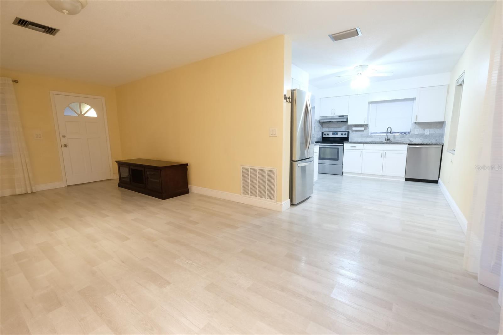 2118 NE COACHMAN RD, CLEARWATER, FL, 33765