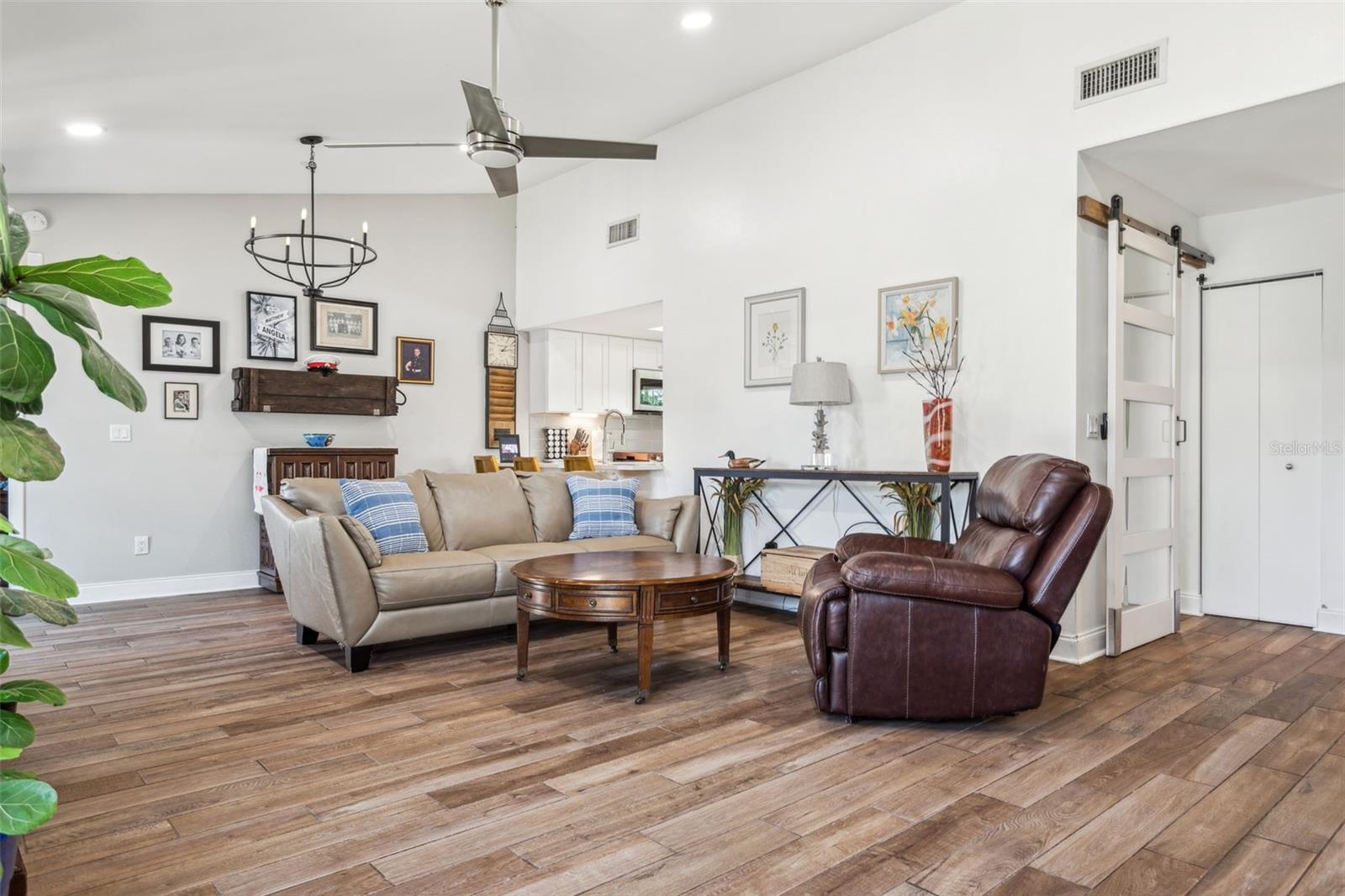11012 ASHBOURNE CIR, TAMPA, FL, 33624