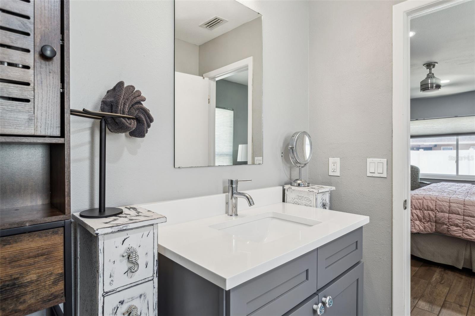 11012 ASHBOURNE CIR, TAMPA, FL, 33624