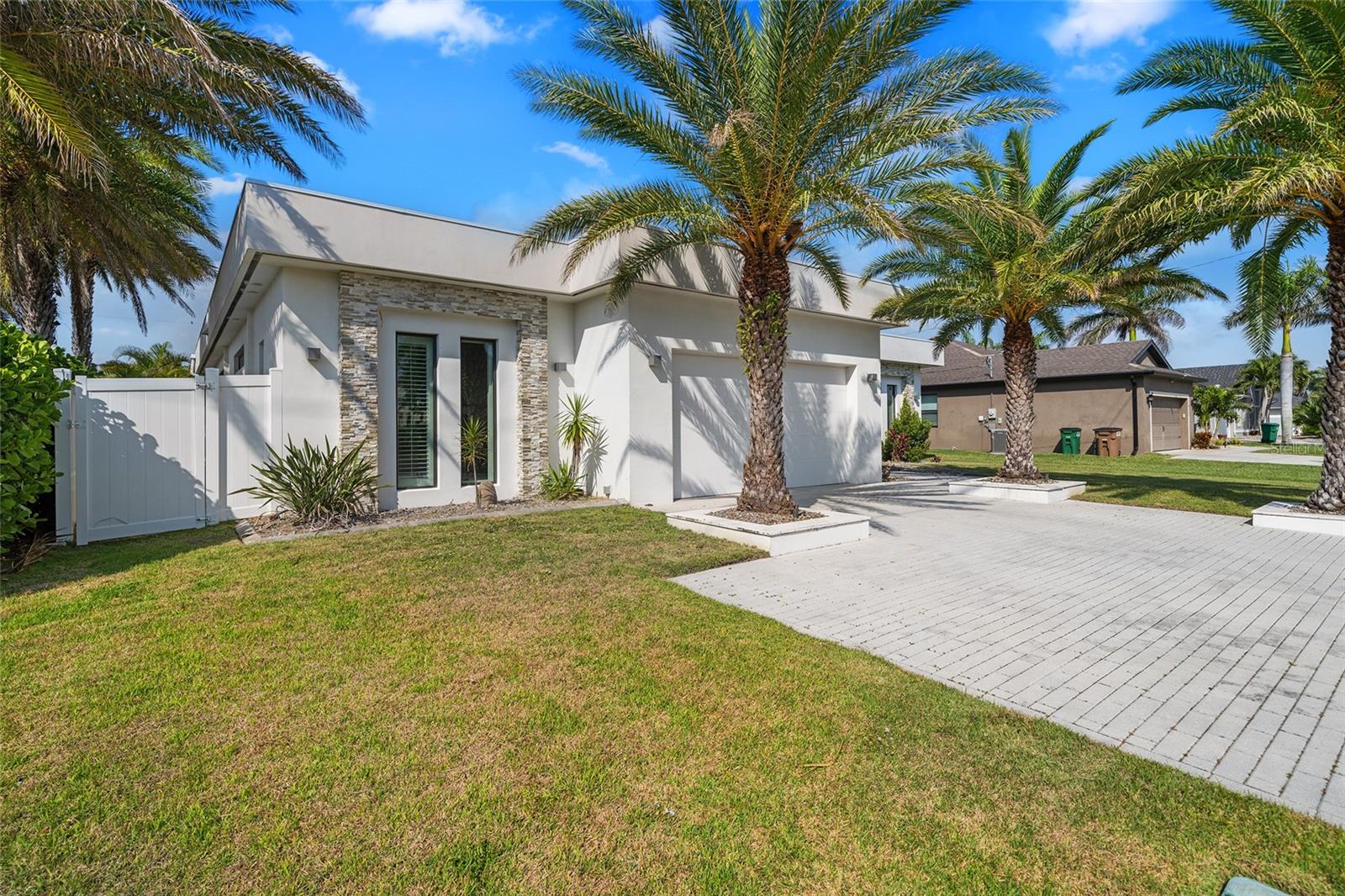 1815 CAPE CORAL PKWY W, CAPE CORAL, FL, 33914