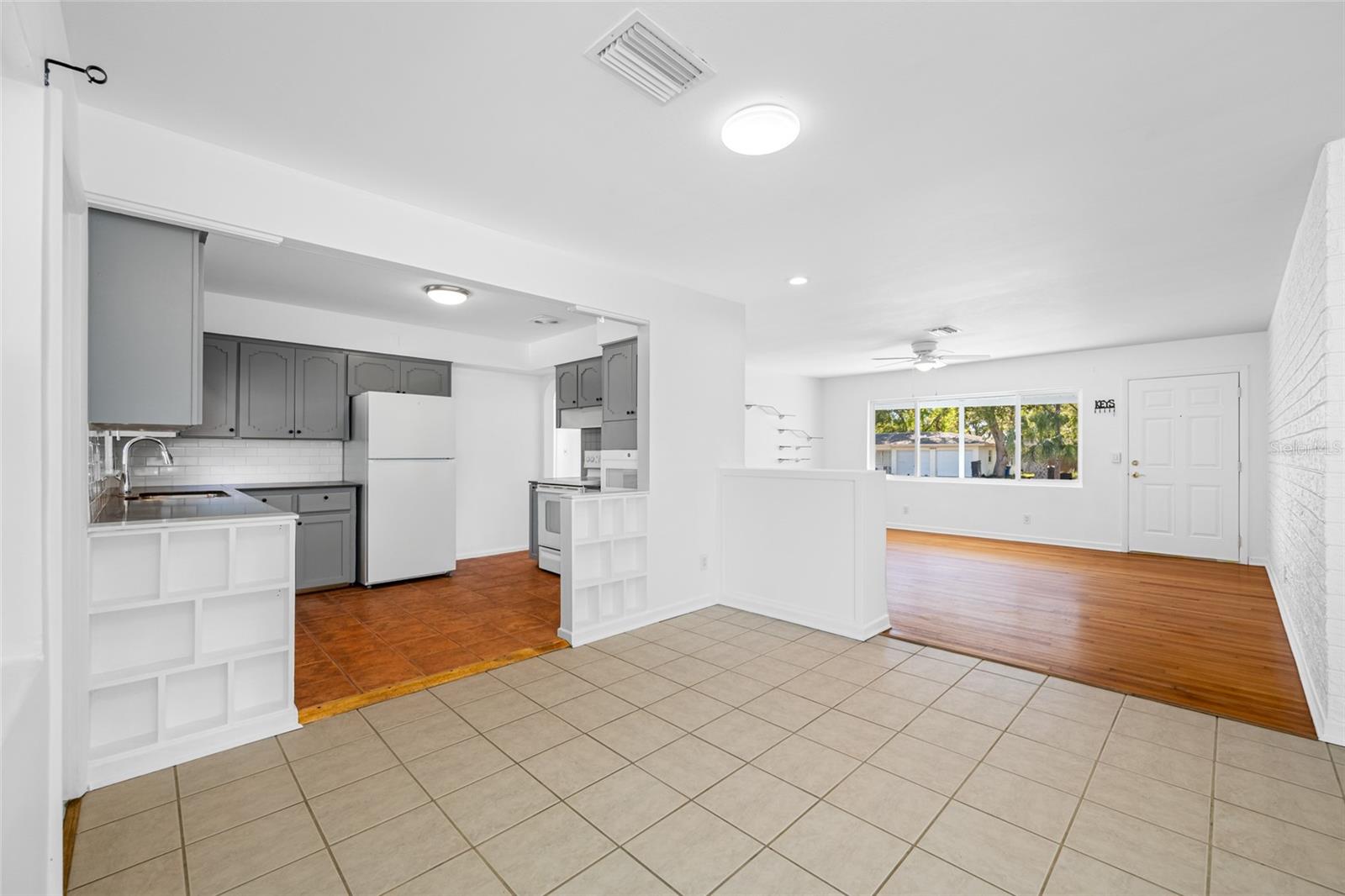 1431 KINGS HWY, CLEARWATER, FL, 33755