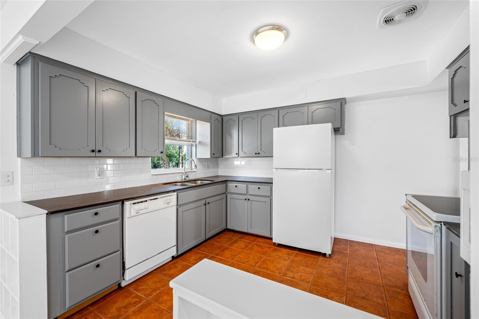 1431 KINGS HWY, CLEARWATER, FL, 33755