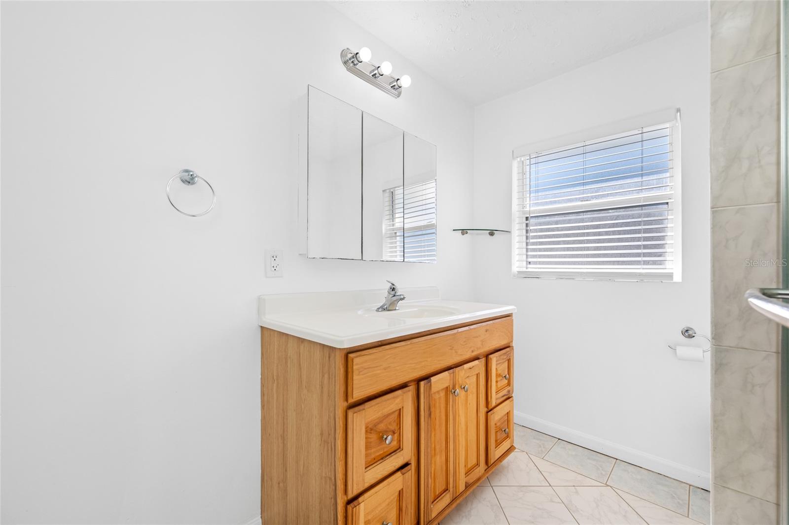 1431 KINGS HWY, CLEARWATER, FL, 33755
