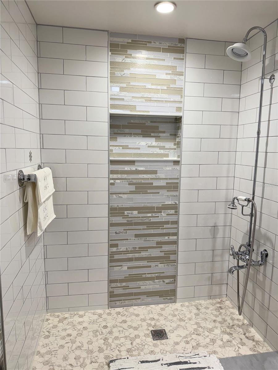 10215 REGAL DR #19, LARGO, FL, 33774