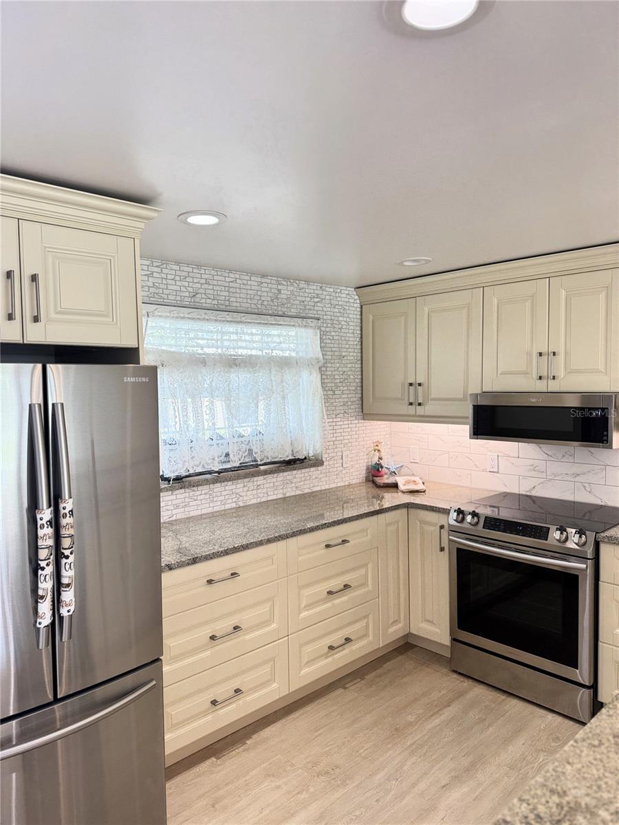 10215 REGAL DR #19, LARGO, FL, 33774