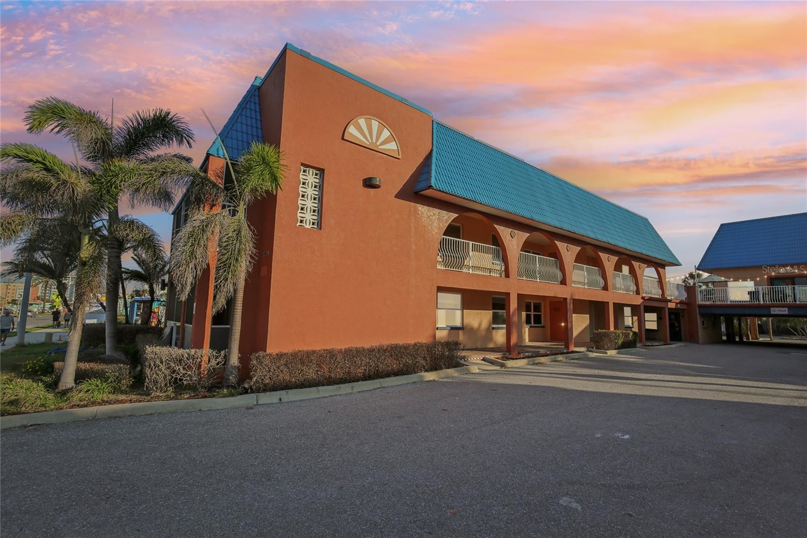 17035 GULF BLVD #202, NORTH REDINGTON BEACH, FL, 33708