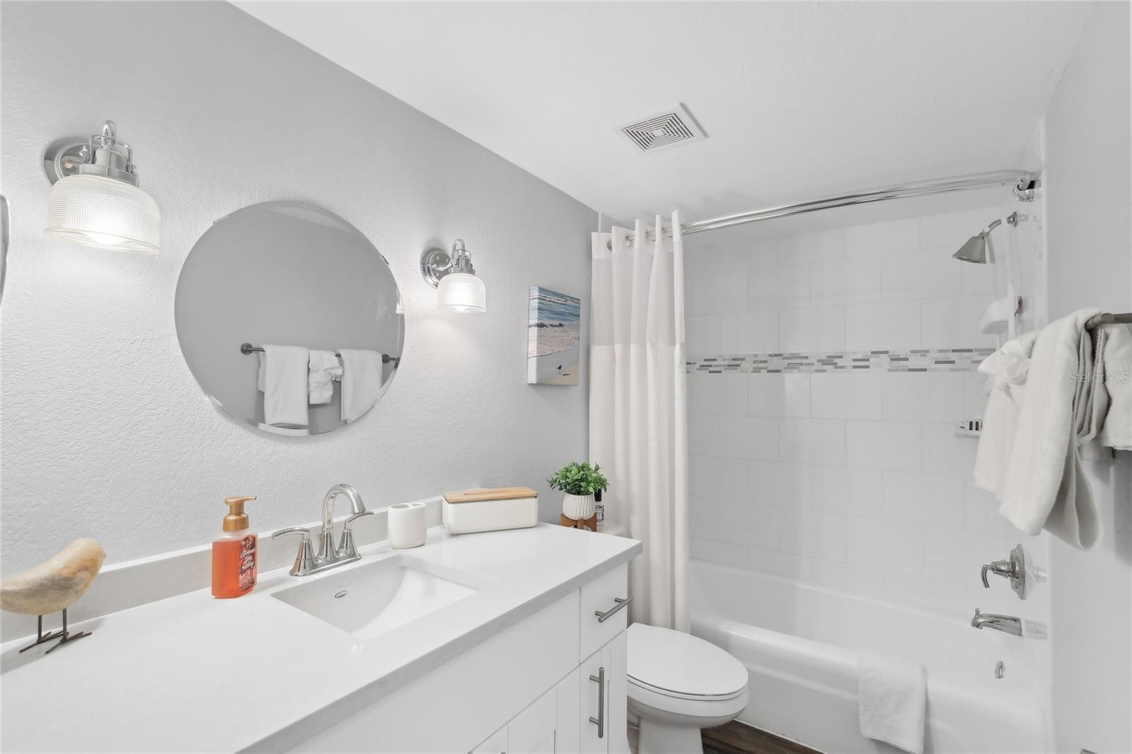 17035 GULF BLVD #202, NORTH REDINGTON BEACH, FL, 33708