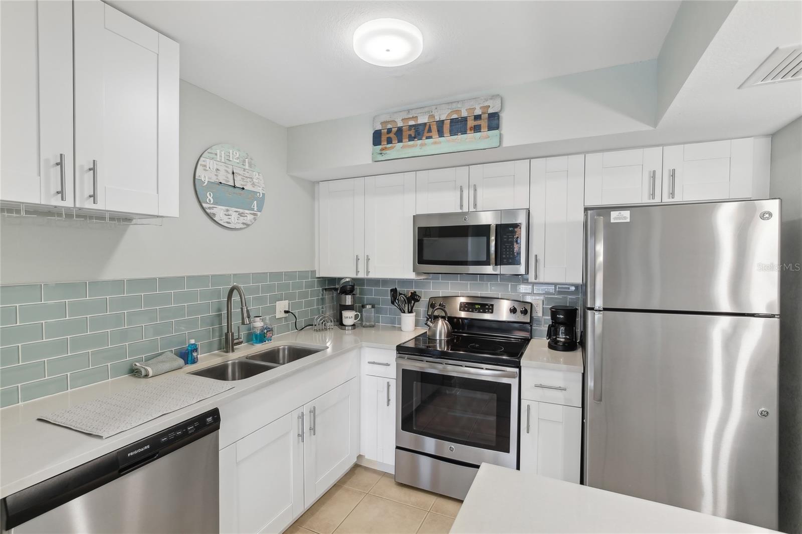 17035 GULF BLVD #202, NORTH REDINGTON BEACH, FL, 33708