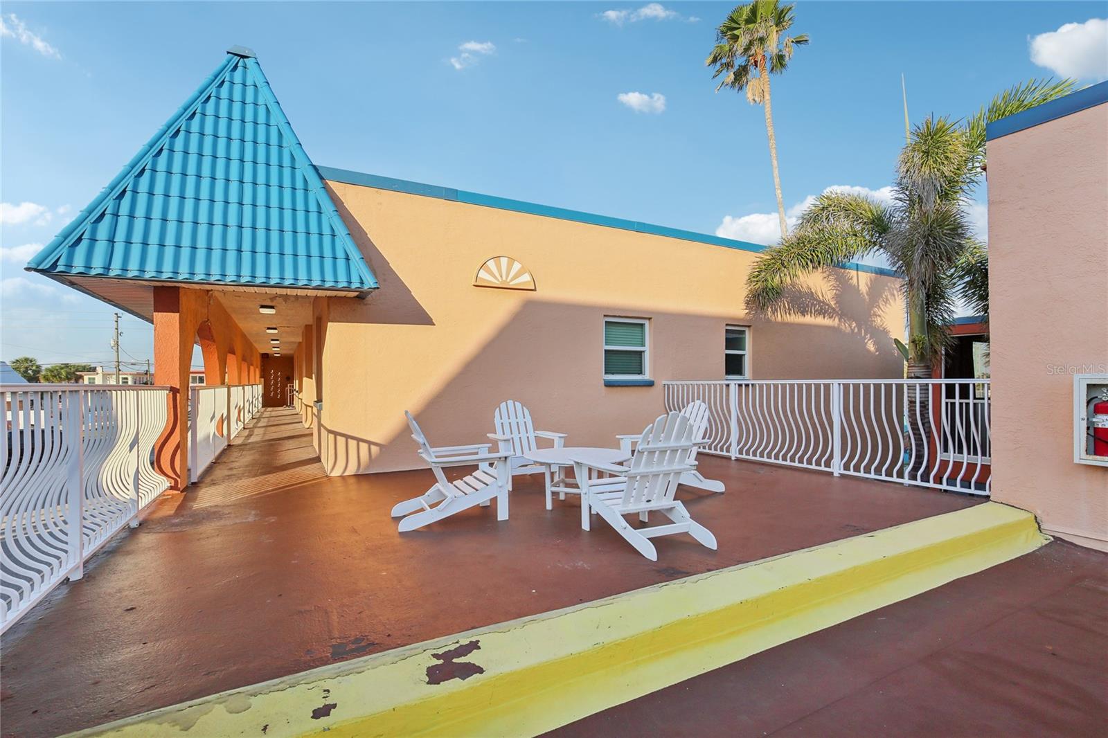 17035 GULF BLVD #202, NORTH REDINGTON BEACH, FL, 33708