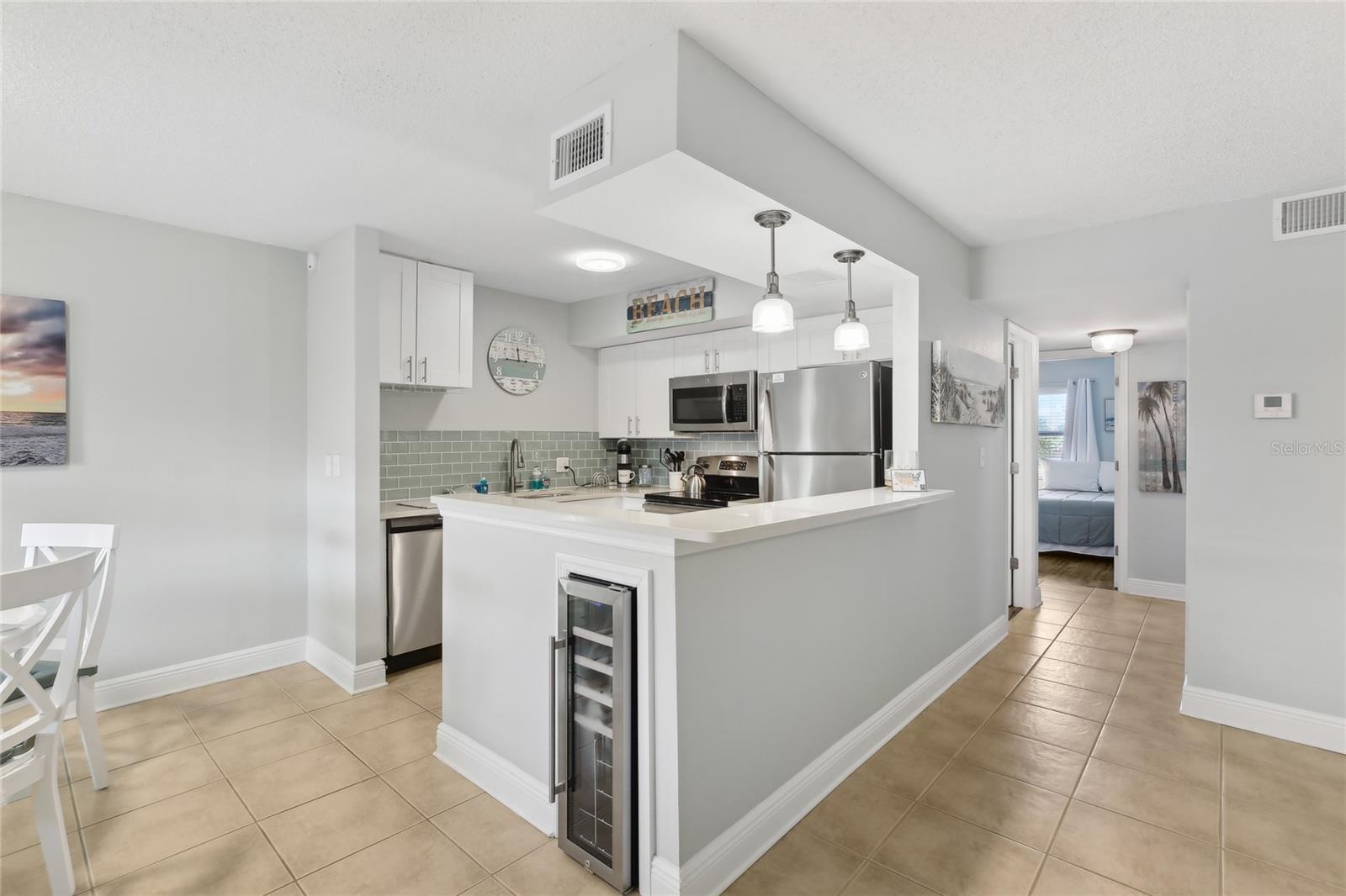17035 GULF BLVD #202, NORTH REDINGTON BEACH, FL, 33708