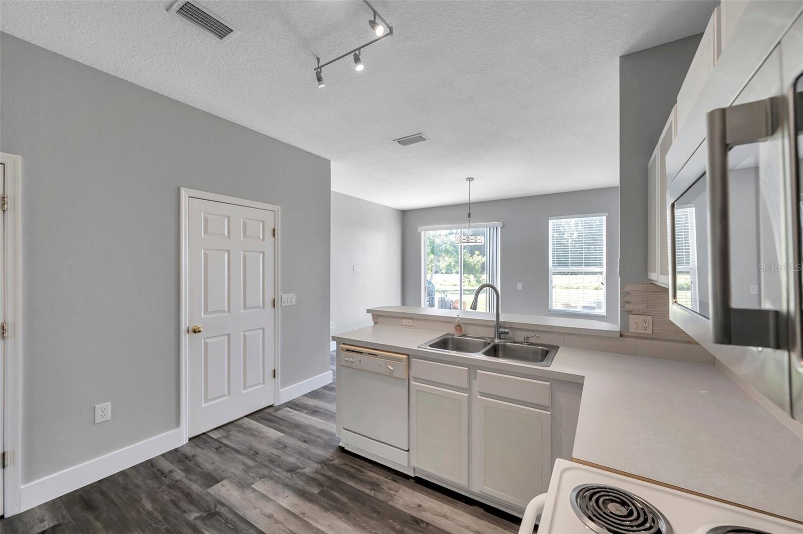 8794 CHRISTIE DR, LARGO, FL, 33771