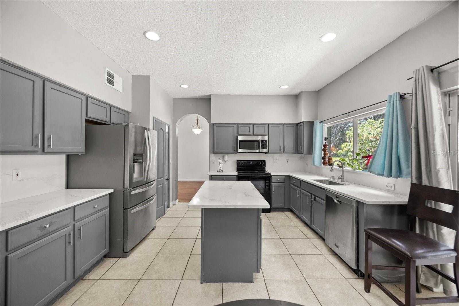 2014 APPLEGATE DR, OCOEE, FL, 34761