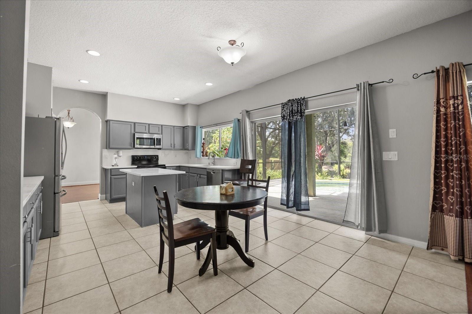 2014 APPLEGATE DR, OCOEE, FL, 34761