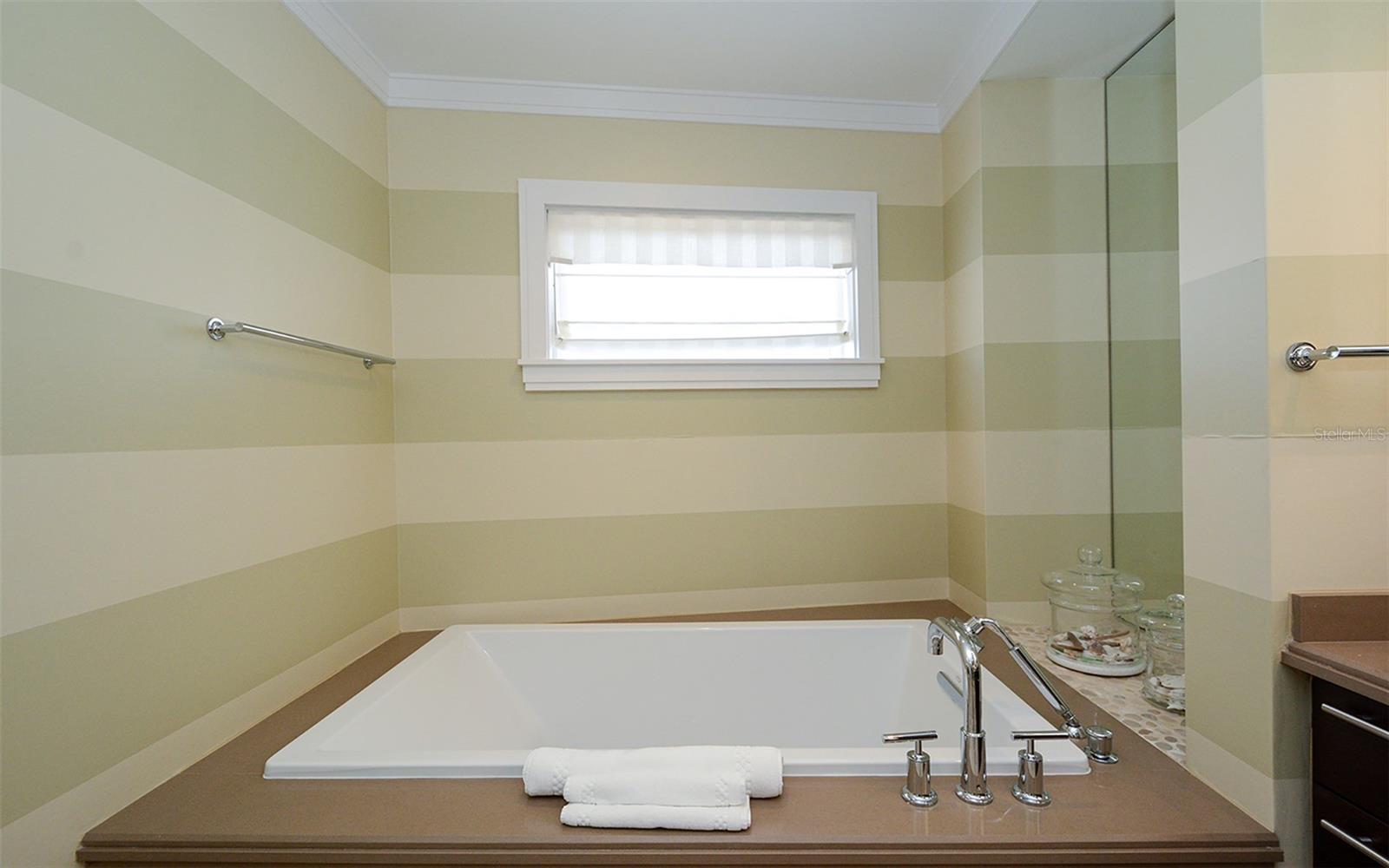 A4645738 Property Photo