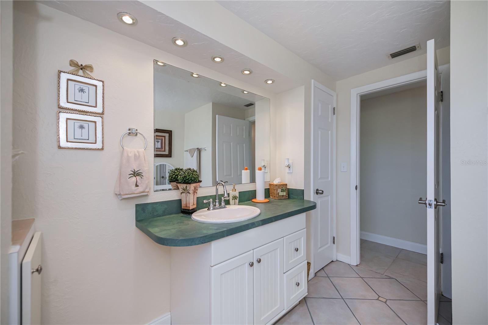 62 OAKLAND HILLS PL, ROTONDA WEST, FL, 33947
