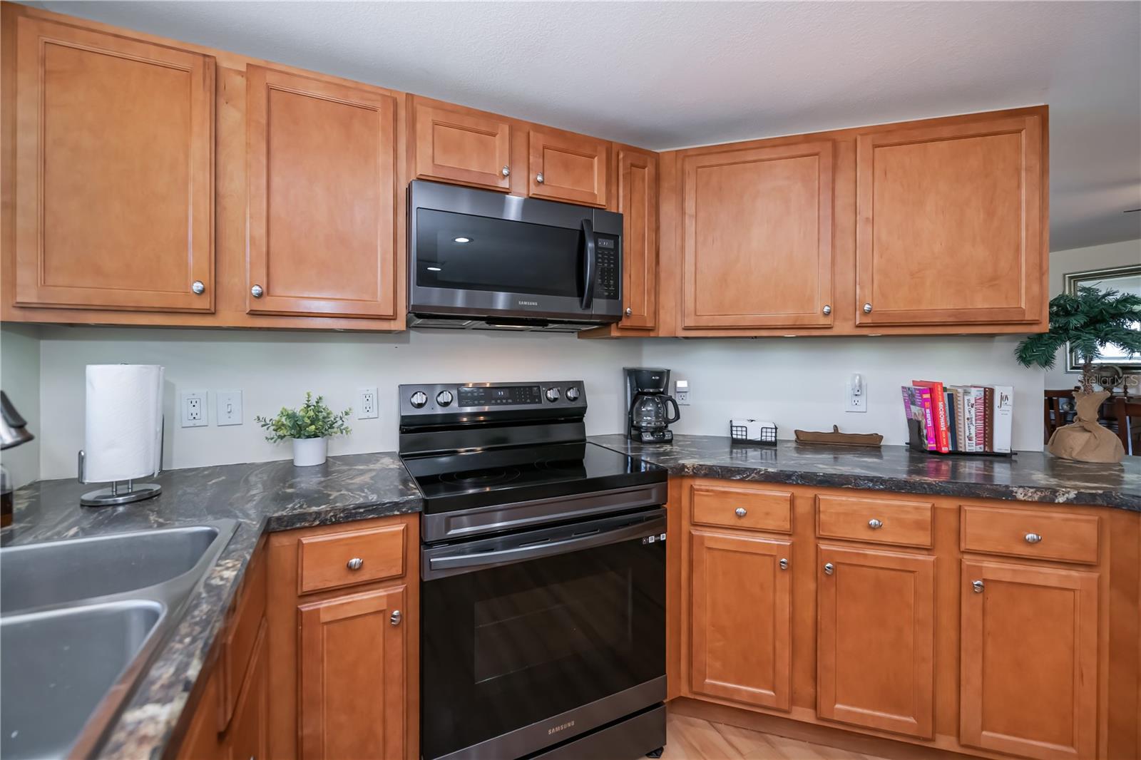 62 OAKLAND HILLS PL, ROTONDA WEST, FL, 33947