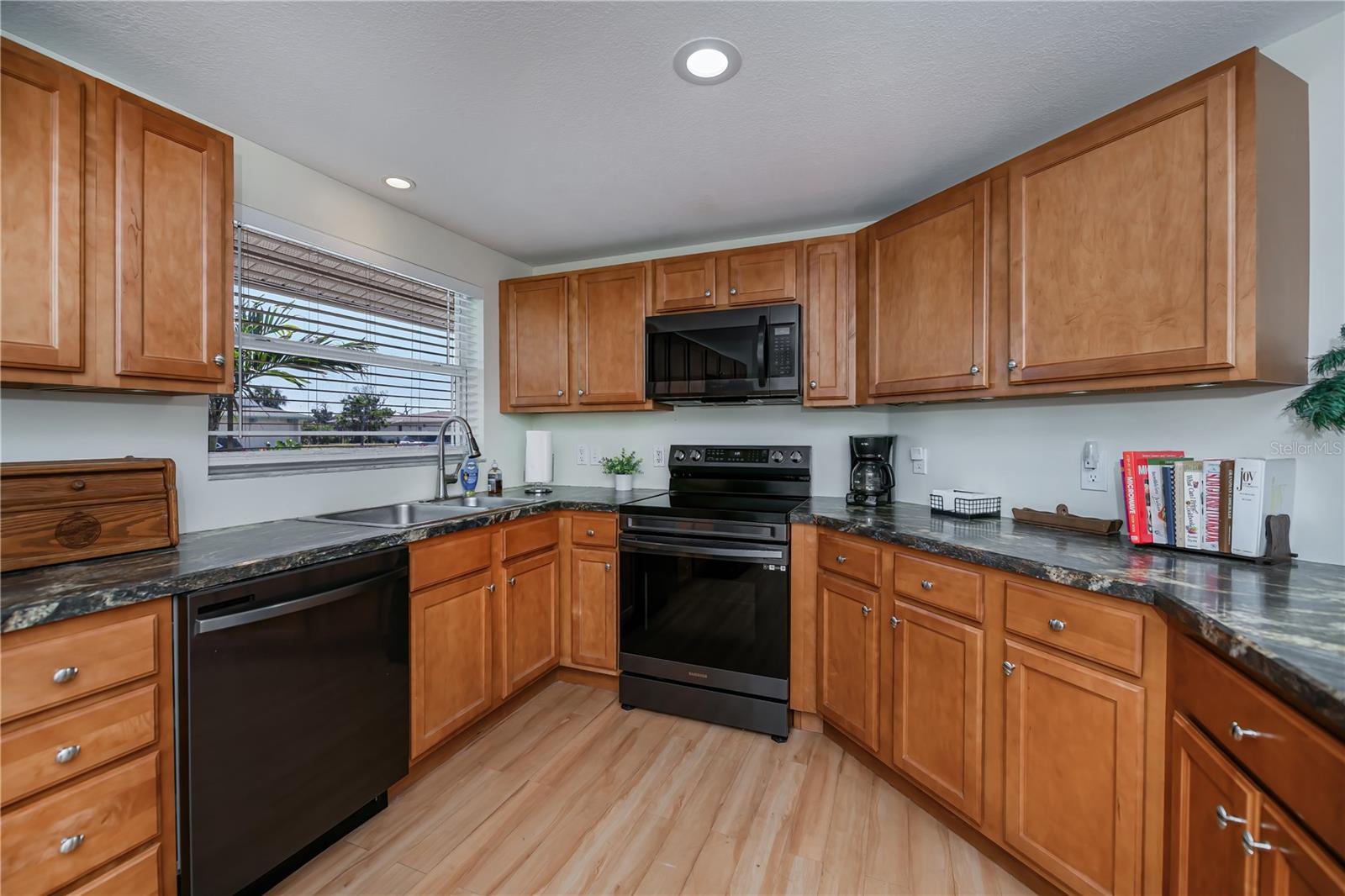 62 OAKLAND HILLS PL, ROTONDA WEST, FL, 33947