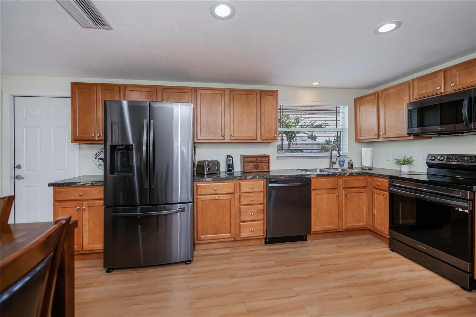 62 OAKLAND HILLS PL, ROTONDA WEST, FL, 33947