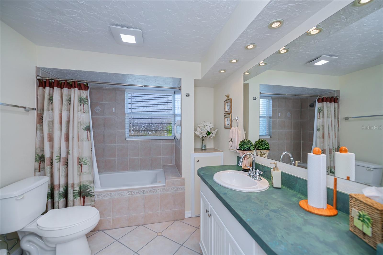 62 OAKLAND HILLS PL, ROTONDA WEST, FL, 33947