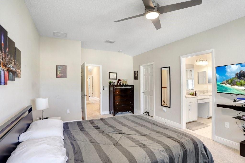30300 SOUTHWELL LN, WESLEY CHAPEL, FL, 33543