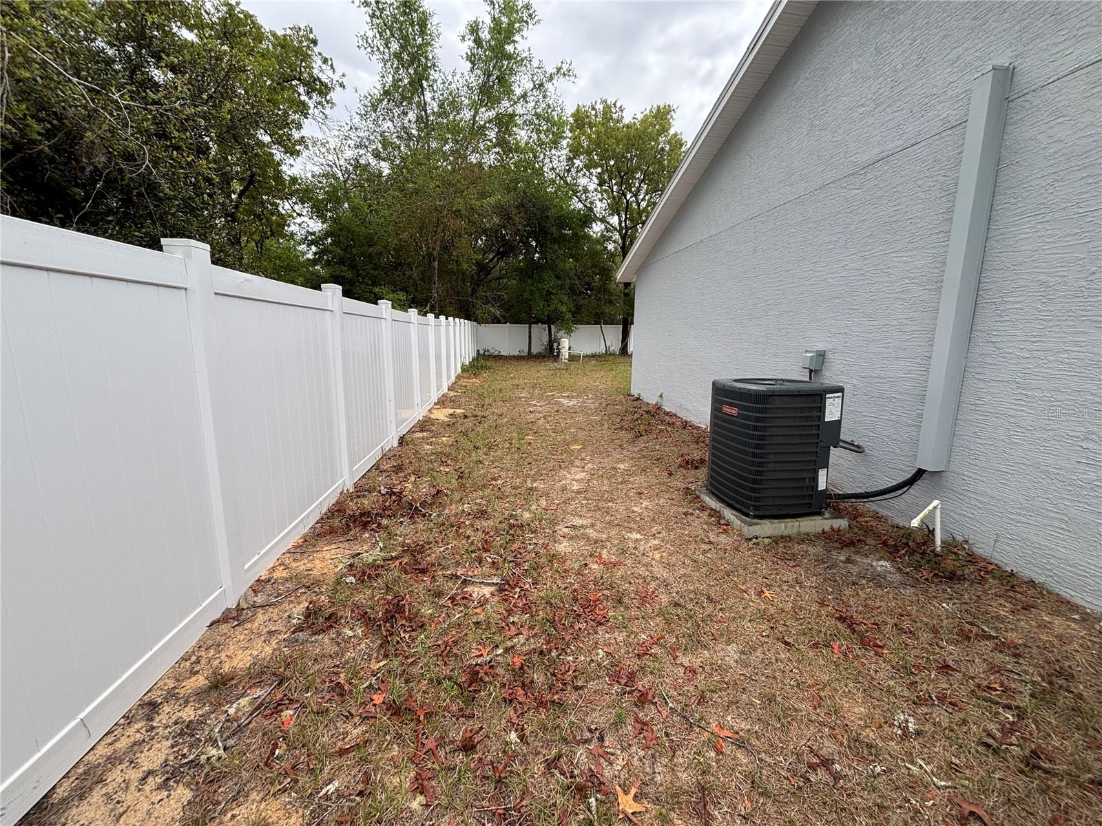 20 MAPLE CRSE, OCKLAWAHA, FL, 32179