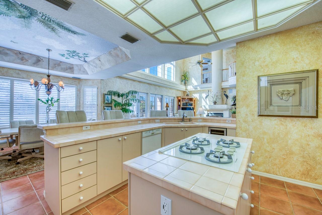 2829 SEABREEZE DR S, GULFPORT, FL, 33707