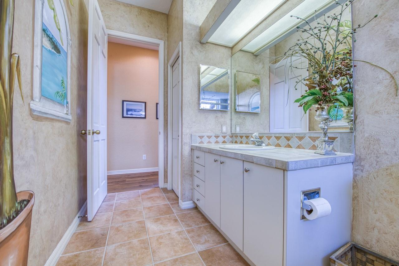 2829 SEABREEZE DR S, GULFPORT, FL, 33707