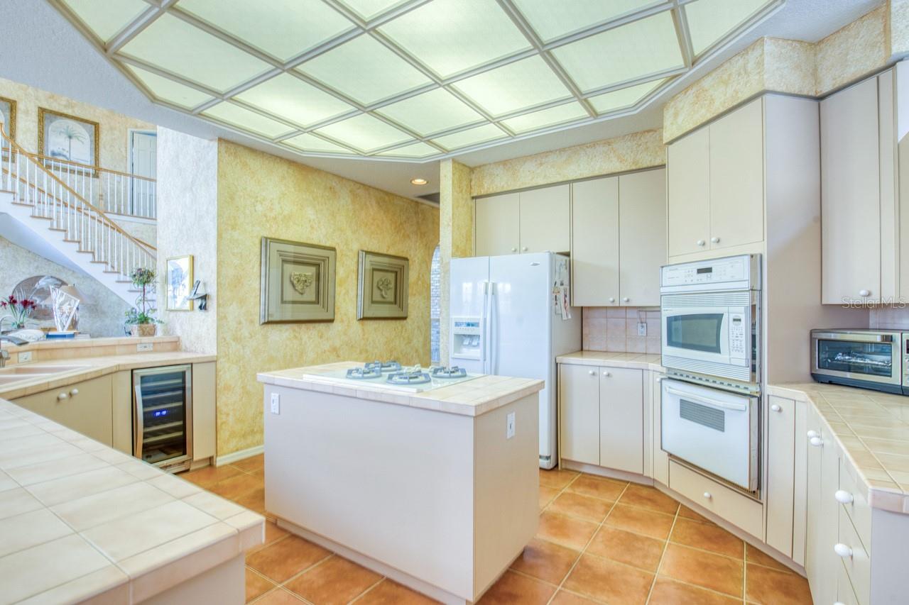 2829 SEABREEZE DR S, GULFPORT, FL, 33707