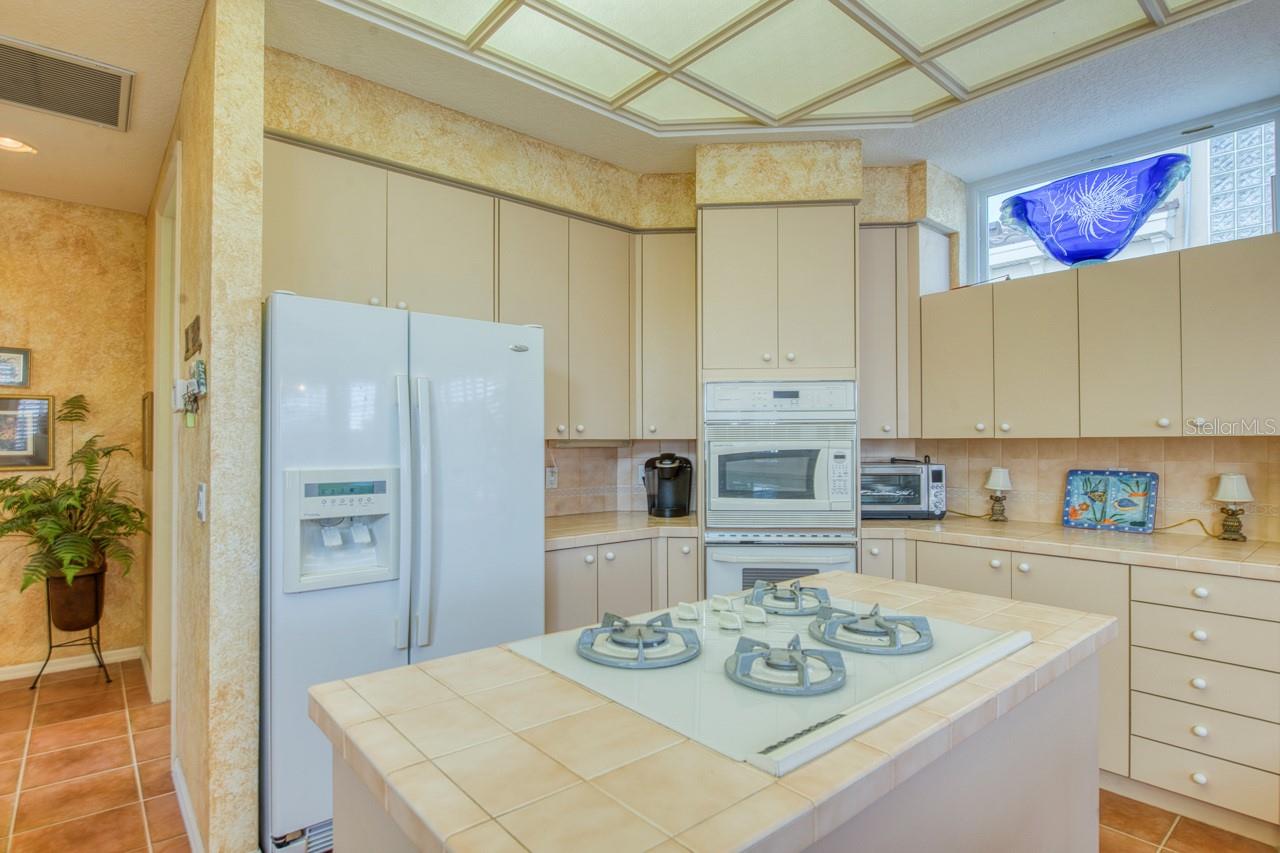 2829 SEABREEZE DR S, GULFPORT, FL, 33707