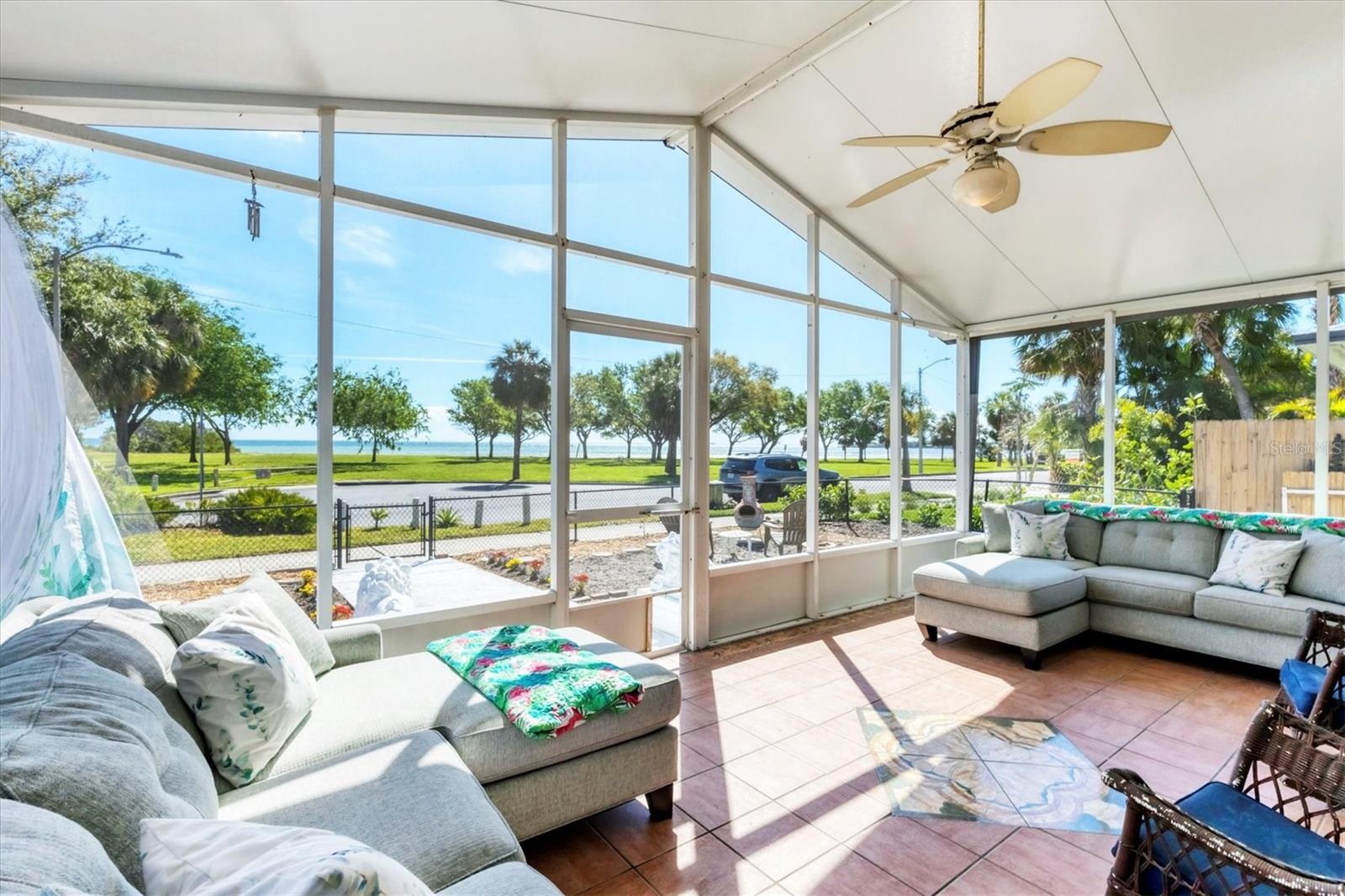 1501 BEACH DR SE, ST PETERSBURG, FL, 33701