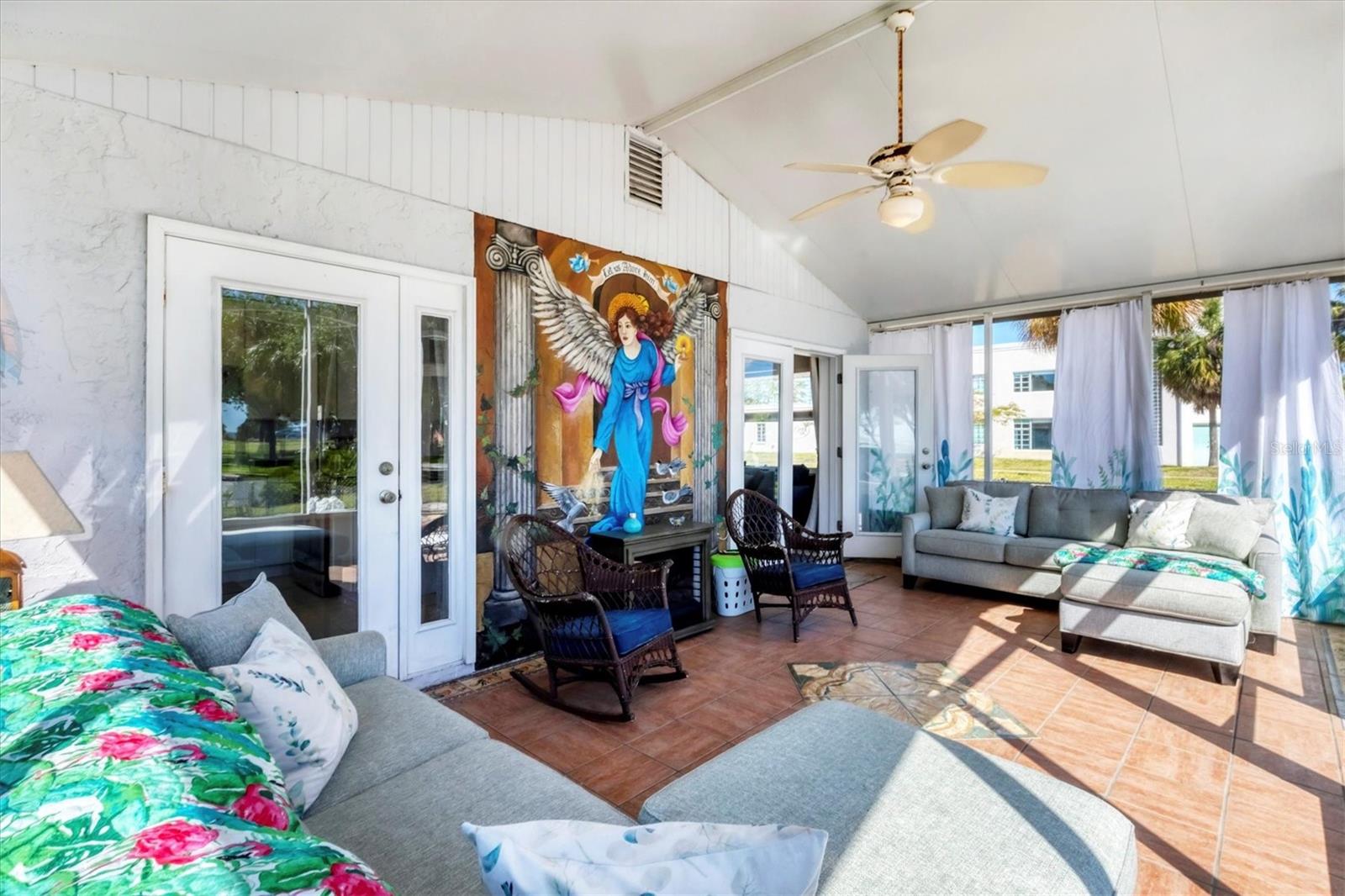 1501 BEACH DR SE, ST PETERSBURG, FL, 33701