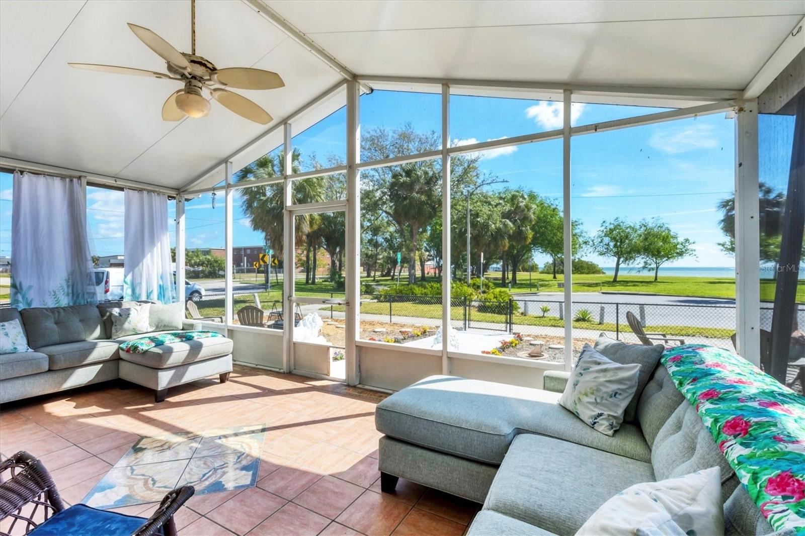 1501 BEACH DR SE, ST PETERSBURG, FL, 33701