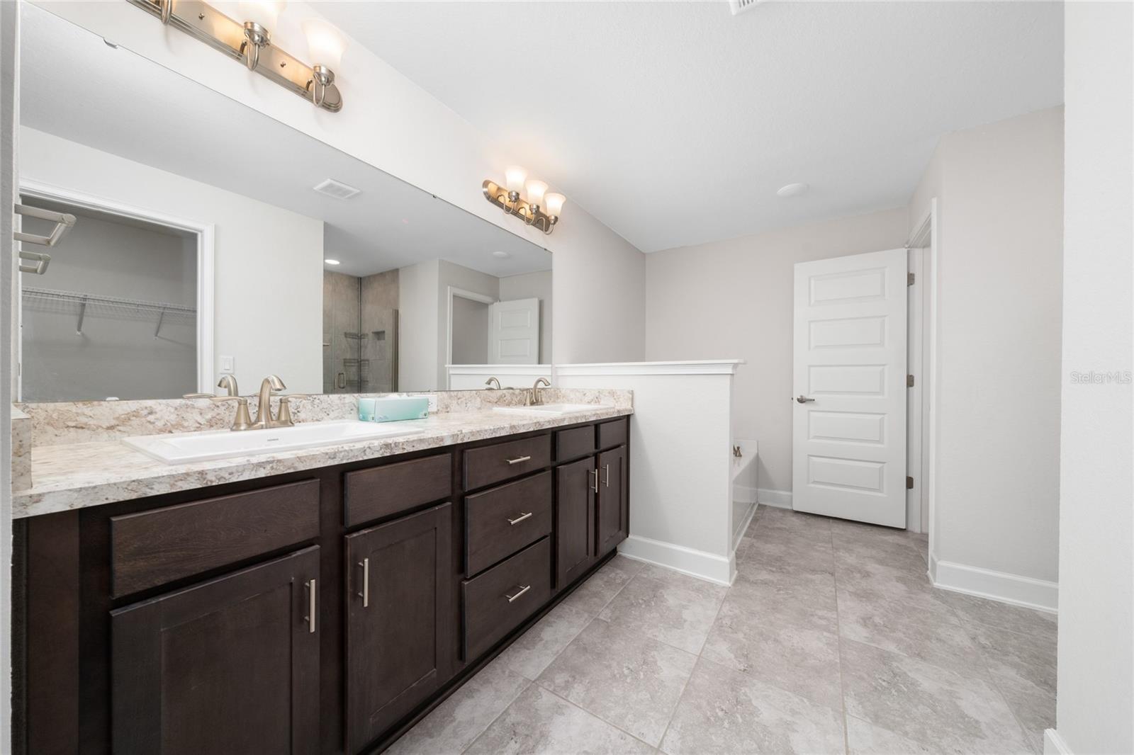 1053 CITRUS LANDING BLVD, DAVENPORT, FL, 33837