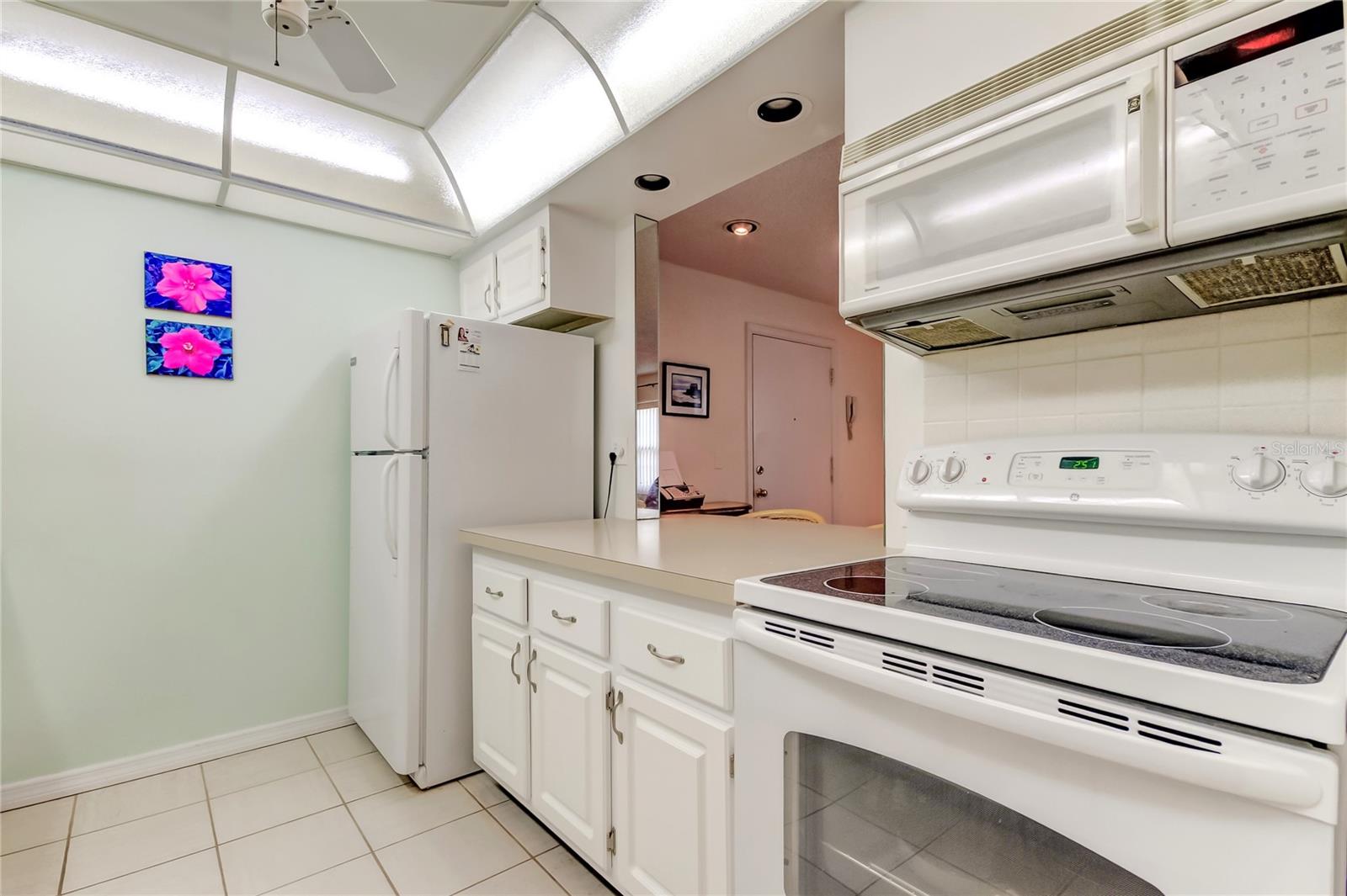 1727 BELLEAIR FOREST DR #A, BELLEAIR, FL, 33756