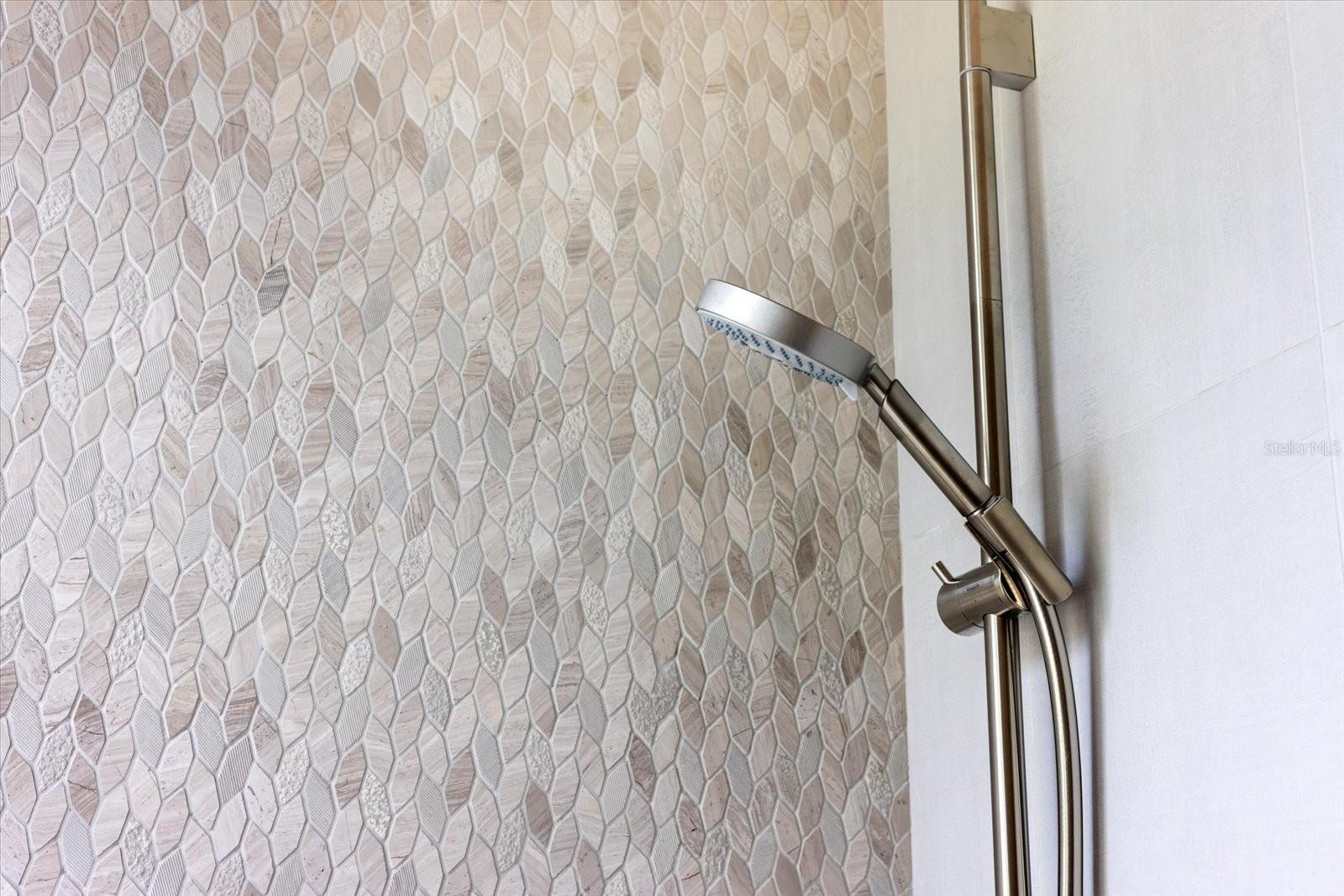 600 DE NARVAEZ DR, LONGBOAT KEY, FL, 34228