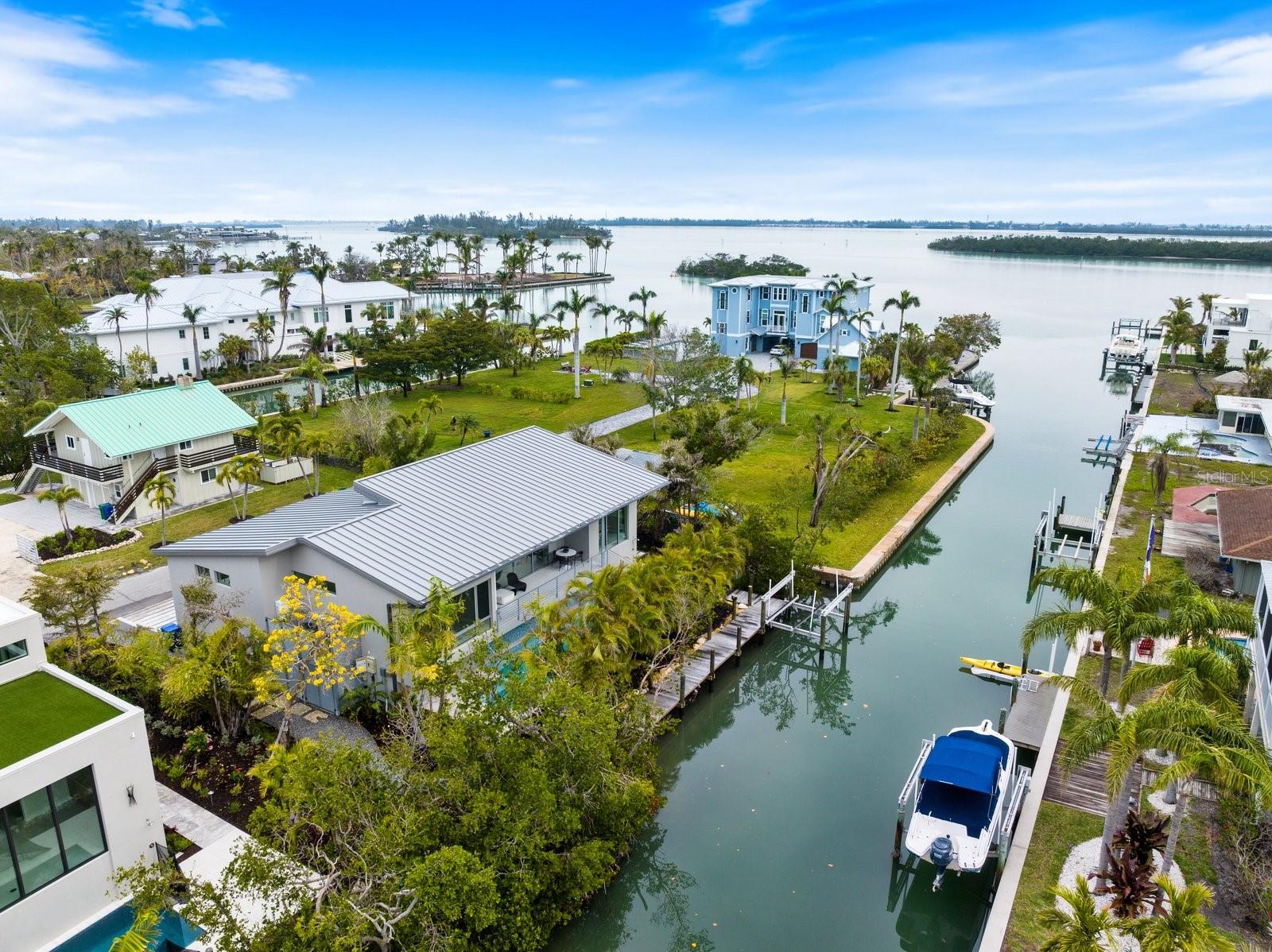 600 DE NARVAEZ DR, LONGBOAT KEY, FL, 34228