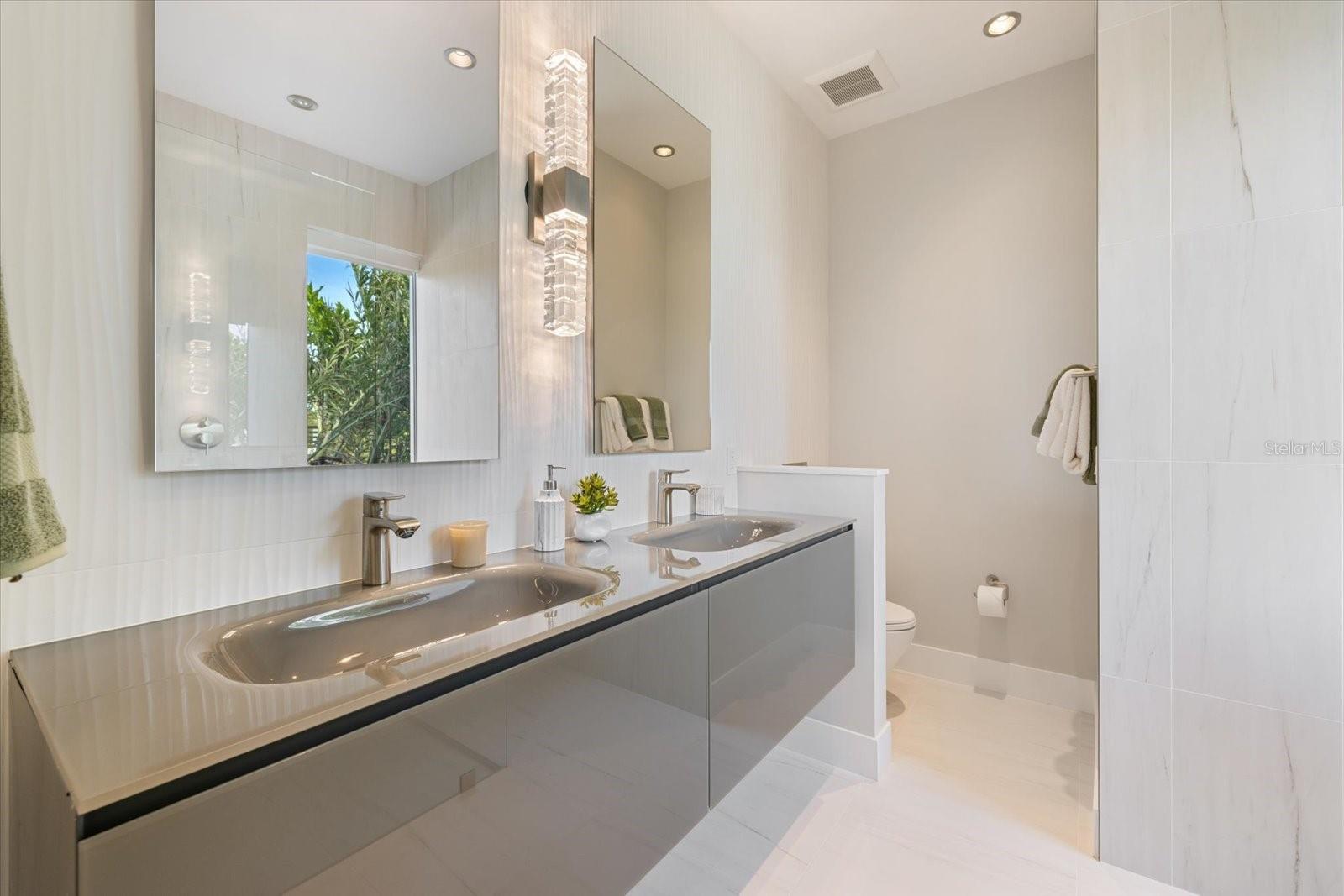 600 DE NARVAEZ DR, LONGBOAT KEY, FL, 34228