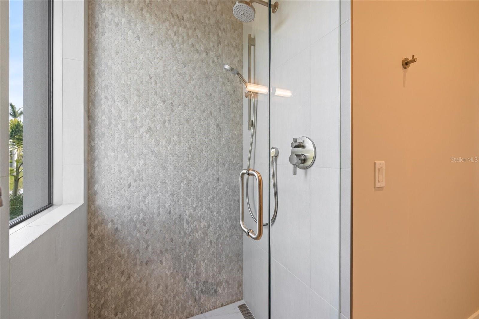 600 DE NARVAEZ DR, LONGBOAT KEY, FL, 34228