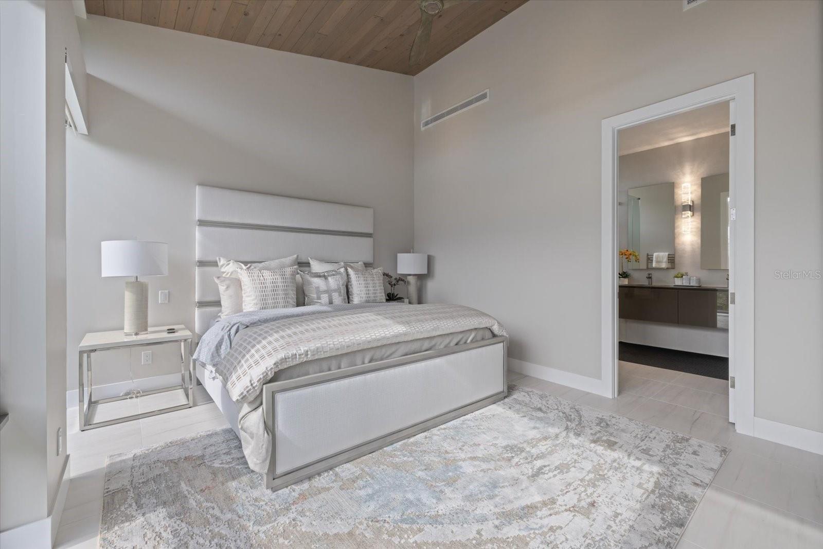 600 DE NARVAEZ DR, LONGBOAT KEY, FL, 34228