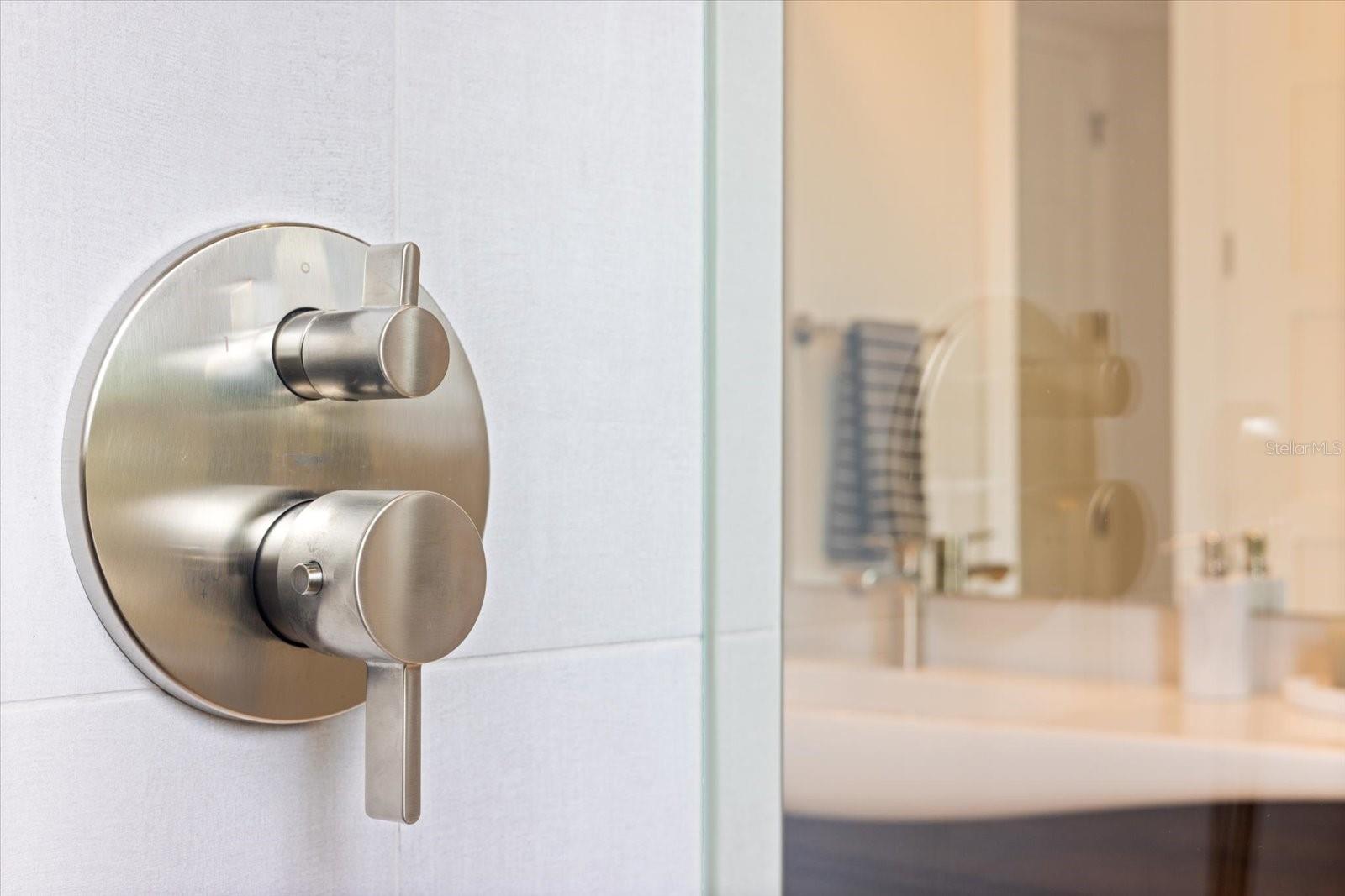 600 DE NARVAEZ DR, LONGBOAT KEY, FL, 34228