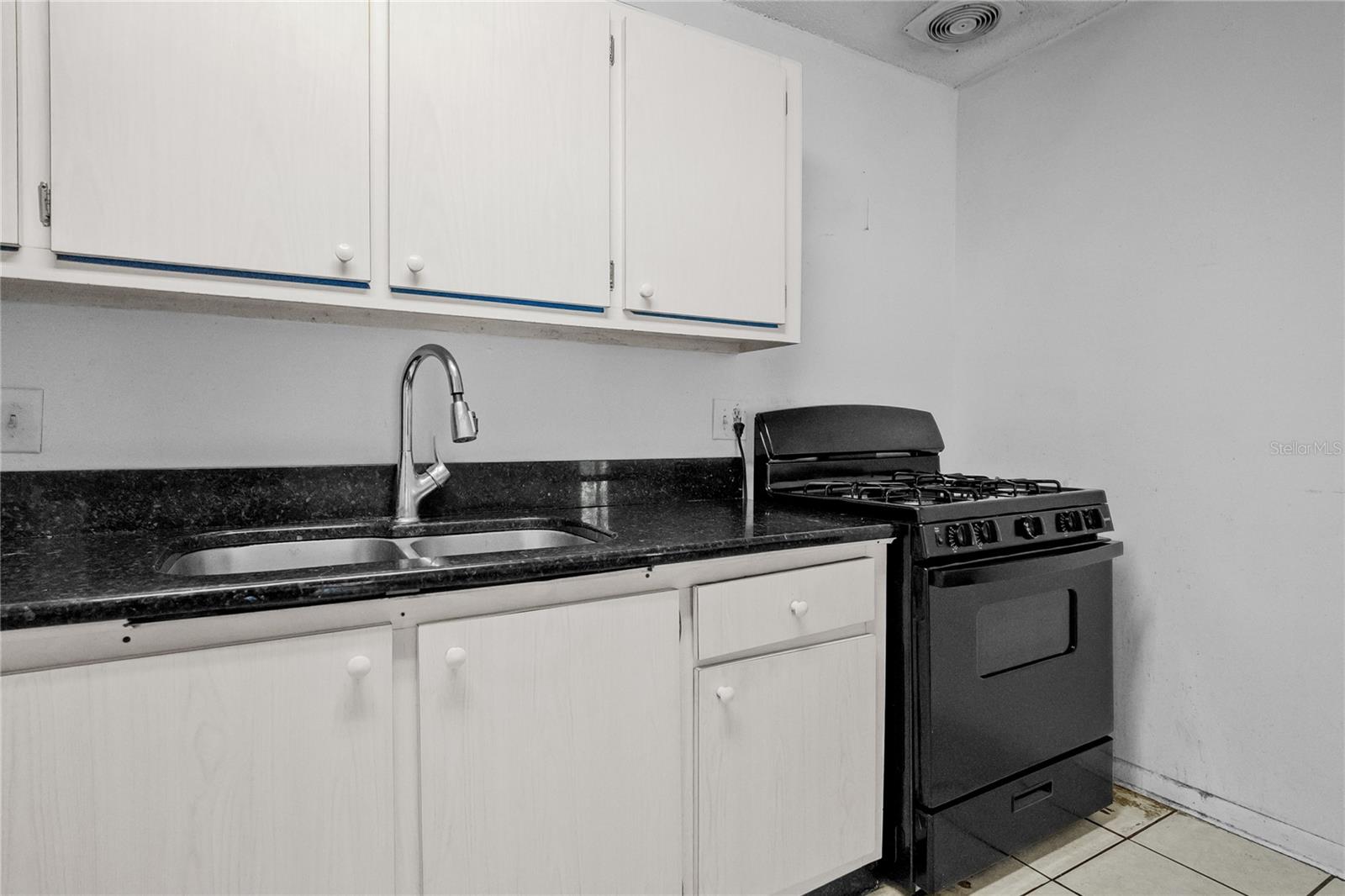 1700 SW 16TH CT #J24, GAINESVILLE, FL, 32608