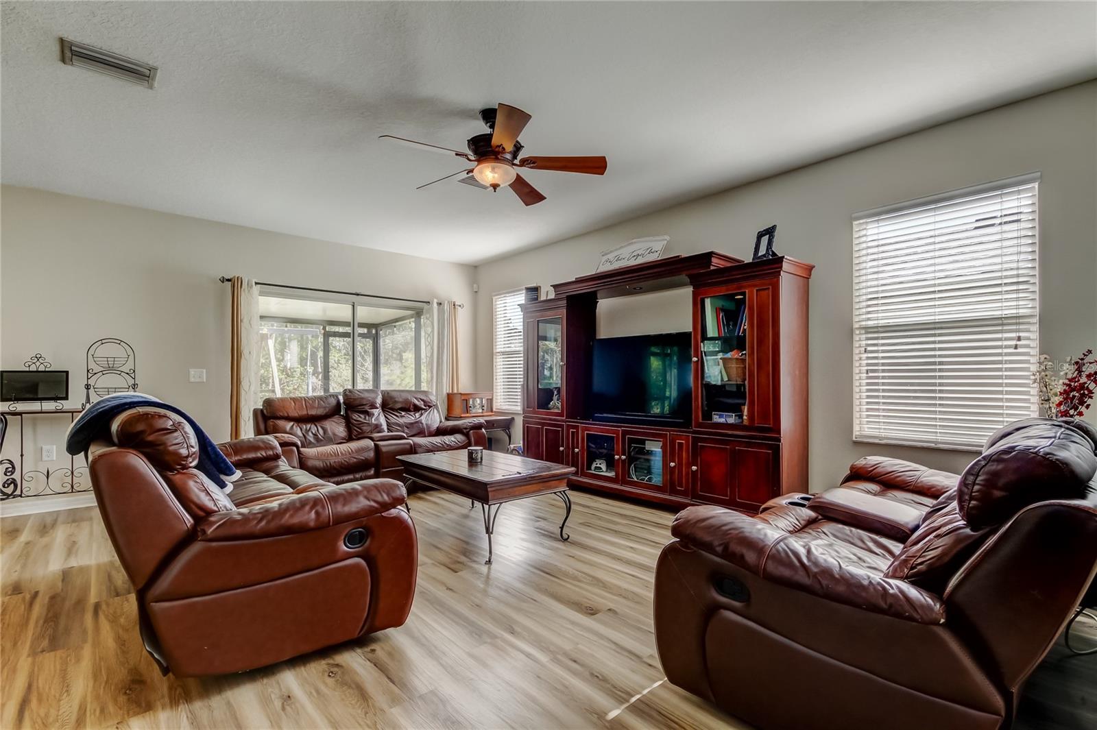 4250 WARWICK HILLS DR, WESLEY CHAPEL, FL, 33543