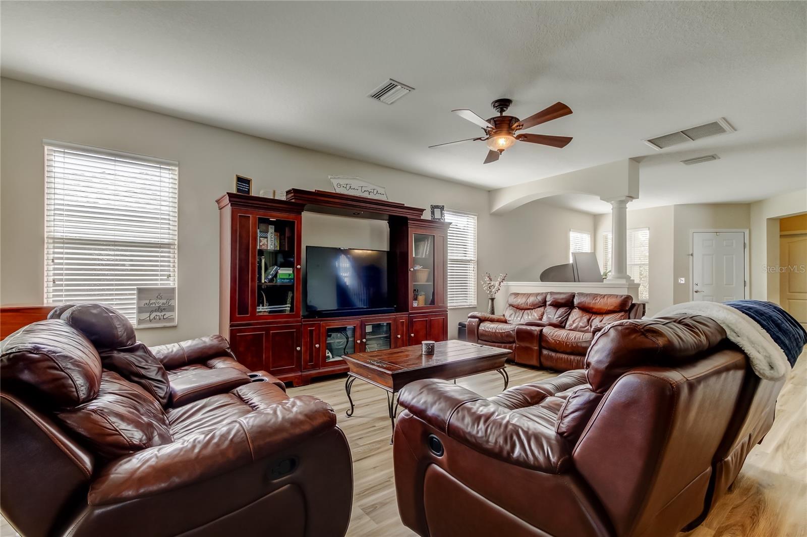 4250 WARWICK HILLS DR, WESLEY CHAPEL, FL, 33543