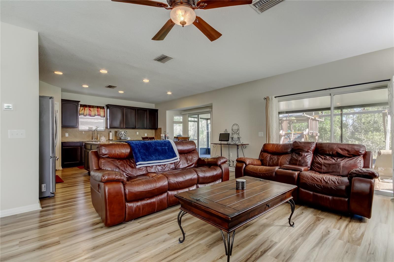 4250 WARWICK HILLS DR, WESLEY CHAPEL, FL, 33543